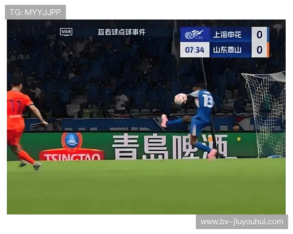 昨晚足球裁判判罚引发热议 球迷专家各执一词赛场公正再受关注 昨晚足球裁判判罚引发热议 球迷专家各执一词赛场公正再受关注